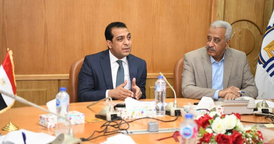 نائب محافظ قنا يتابع جهود المراكز التكنولوجية وتطبيق قانون المحال العامة