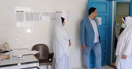 رئيس مدينة الشهداء يتفقد الوحدة الصحية بساحل الجوابر فى جولة مفاجئة