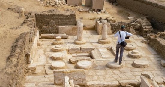 قضية "اكتشافات سقارة" تشغل علماء الآثار فى العالم