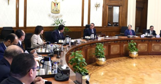 رئيس الوزراء يستعرض مع وزير المالية مستهدفات موازنة العام المالى المقبل 2023/2024.. 10 مليارات جنيه لقطاع السياحة.. رصد 45 مليار جنيه لشراء القمح المحلى من المزارعين.. وزيادة مخصصات الدعم إلى 529.7 مليار جنيه