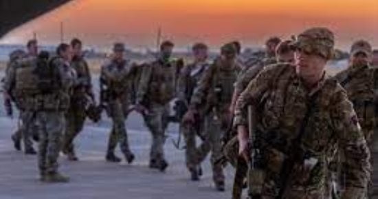 بريطانيا تنقل 536 شخصًا من السودان.. ومسئول: الإجلاء مستمر بعد الهدنة