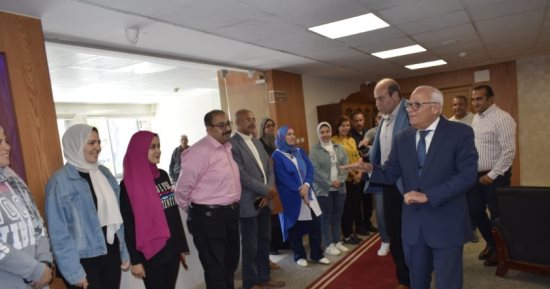 محافظ بورسعيد يشدد على الارتقاء بمستوى الخدمات داخل مجلس مدينة بورفؤاد