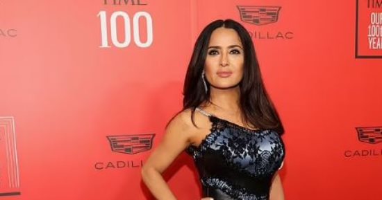 سلمي حايك بإطلالة مميزة على السجادة الحمراء لحفل  TIME 100 Gala.. صور