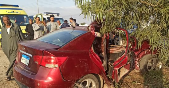 مصرع شخص وإصابة 3 آخرين نتيجة تصادم سيارة بشجرة فى الإسماعيلية 