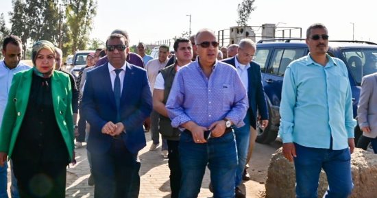 وزير الرى يتفقد أعمال تطهير الترع بمحافظة المنوفية فى إطار الإستعداد لفترة أقصى الإحتياجات