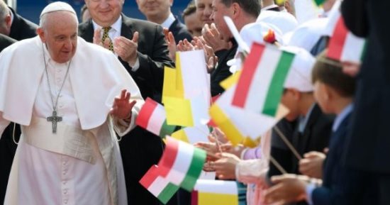 بابا الفاتيكان يصل المجر فى زيارة تستغرق 3 أيام