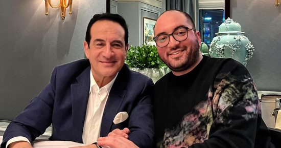 المخرج أحمد ثروت يرد على متابع تنمر على مرضه: ربنا ما يعرضك لمرضى