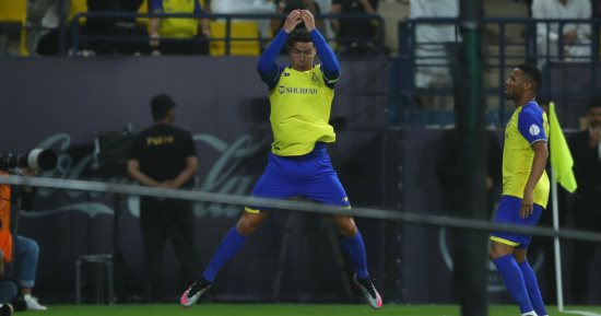كريستيانو رونالدو يعادل رقم مولر ويهدى قميصه لمدرب الرائد السعودى
