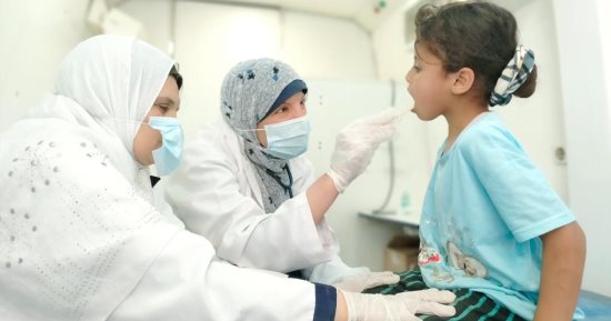 تقديم الخدمات الطبية لـ1950 حالة خلال قافلة طبية بقرية صفط الخمار فى المنيا