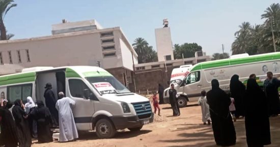 توقيع الكشف الطبى المجانى لـ1263 مواطنا في قافلة بقرية بنبان بأسوان