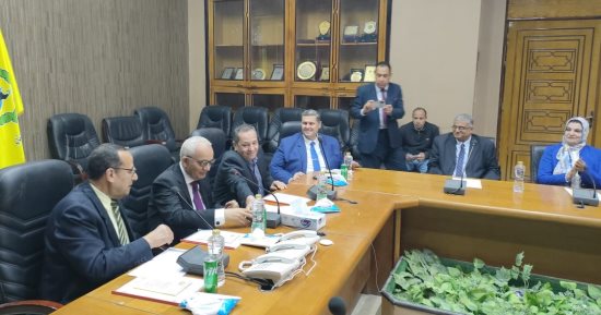 وزير التعليم يلتقى بمديرى إدارات محافظة شمال سيناء.. صور