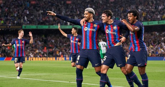 برشلونة يواجه إسبانيول لحسم لقب الدوري الإسباني الليلة