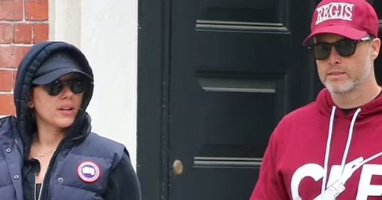 سكارليت جوهانسون بصحبة زوجها فى نيويورك وتحاول إخفاء نفسها بنظارة وكاب