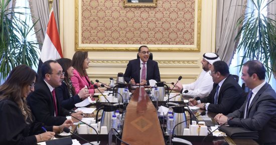 مصطفى مدبولى يلتقى رئيس شركة أبو ظبى القابضة لبحث الفرص الاستثمارية.. صور