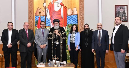 البابا تواضروس يستقبل نقيب الصحفيين ووفدًا من مجلس النقابة