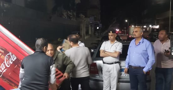 حى الدقى يشن حملة مكبرة لمراجعة تراخيص الكافيهات والمحلات التجارية.. صور