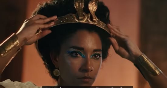 مسلسل نتفليكس كليوباترا يحصد أسوأ تقييم بعد عرض الحلقات الأولى.. مواقع عالمية تحذف تقييمات المسلسل بعد وصولها لأدنى مستويات.. وأبرز الأخطاء الفنية ظهور المصريين بغطاء رأس.. وحفاضات الأطفال تثير الجدل