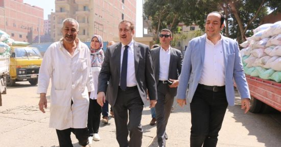 محافظ المنوفية يتفقد صوامع شبين الكوم لمتابعة انتظام عمليات توريد القمح 