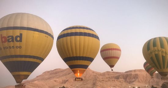 عودة تحليق رحلات البالون بالأقصر بعد توقفها 3 أيام بسبب الطقس