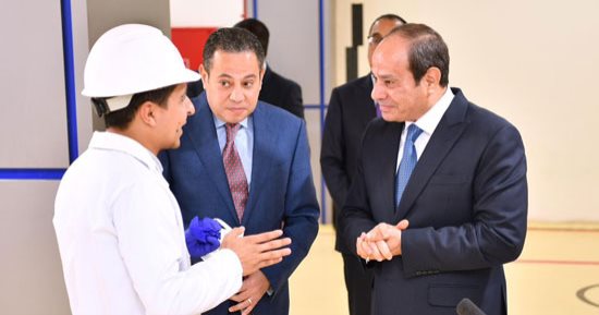 الرئيس السيسى يشهد احتفالية عيد العمال ويكرم عددا من موظفى الدولة 