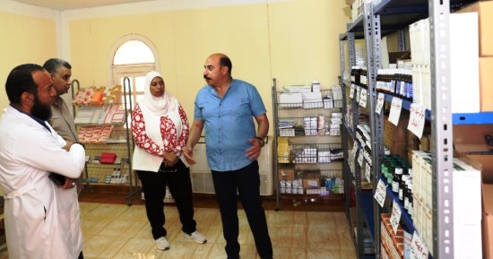 محافظ أسوان يتفقد اللمسات النهائية لأكبر مركز غسيل كلوى يضم 41 ماكينة.. صور