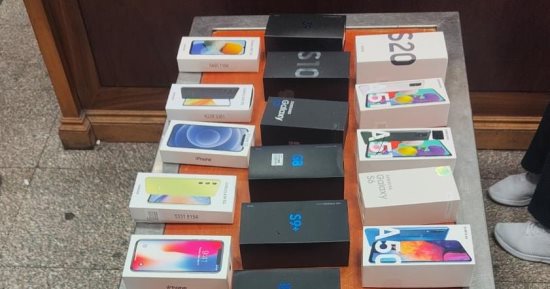 جمارك مطار الغردقة تضبط محاولة تهريب عدد من الهواتف المحمولة