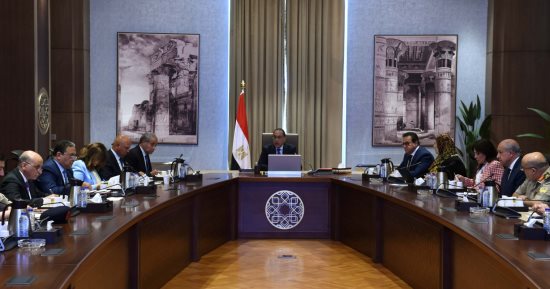 رئيس الوزراء يتابع إجراءات التعامل مع تداعيات الأحداث فى السودان