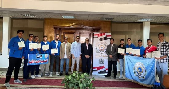 رئيس جامعة القناة ونائبه يستقبلان فريق السلة الفائز ببرونزية المهرجان الرياضى