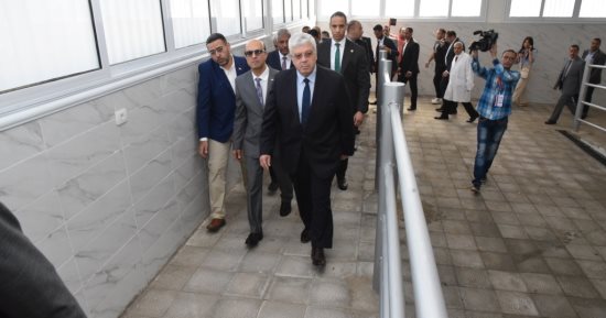 وزير التعليم العالى يفتتح المحلب الآلى بمزرعة الإنتاج الحيوانى بكلية الزراعة جامعة أسيوط