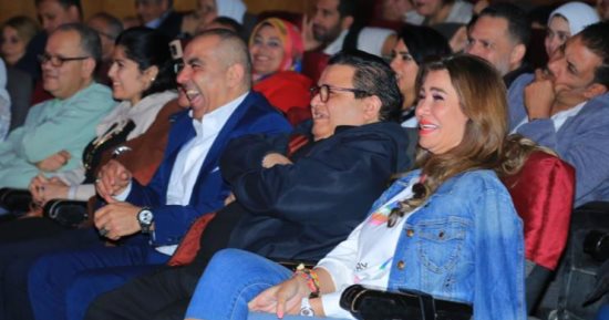 خالد جلال ومحسن منصور يفتتحان العرض المسرحي عجيب وعجيبة بمسرح السلام