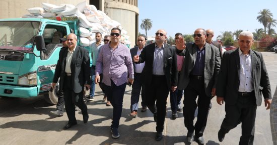 محافظ بنى سويف يتفقد أعمال توريد وفرز القمح بصومعة ومطحن بوهلر.. صور