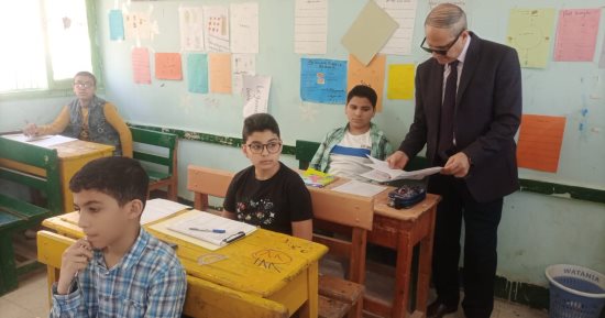 95 ألفا و986 طالبا بالسادس الابتدائى والأول الثانوى يؤدون الامتحانات بكفر الشيخ.. صور