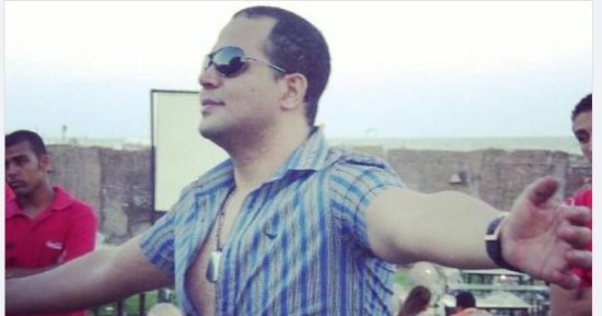 مصطفى درويش في صورة قديمة: كنت مقبل على الحياة قوى كده ليه 