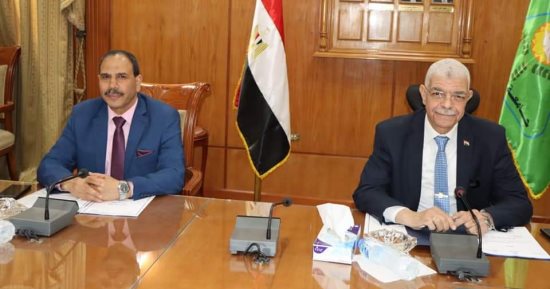 رئيس جامعة المنوفية يتابع الموقف التنفيذى لمشروعات الجامعة