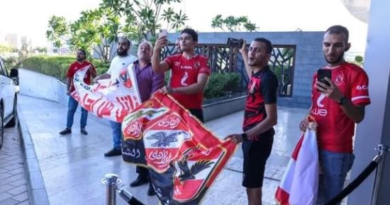 بعثة الأهلى تصل فندق الإقامة في أبو ظبى وسط استقبال جماهيري
