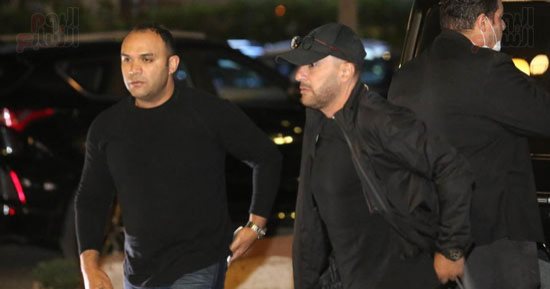 أحمد السقا يقدم واجب العزاء فى مصطفى درويش بمسجد الشرطة 