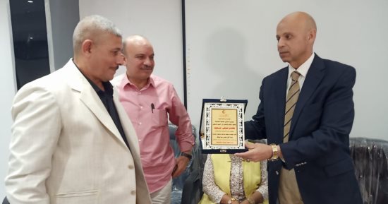 صحة الشرقية تُكرم مراقب أول صحة بيئة أبوكبير لبلوغه سن المعاش