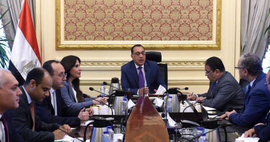 رئيس الوزراء يتابع الموقف التنفيذى لمشروعات المرحلة الأولى من "حياة كريمة"