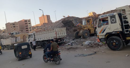 رفع 10 آلاف طن رتش ومخلفات بأرض الشونة فى الهرم