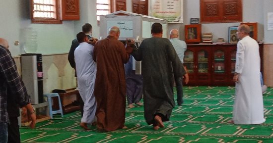 وصول جثمان المستشار عبدالله عصر إلى مسقط رأسه سنتريس بالمنوفية.. صور 
