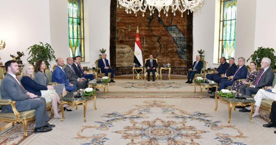 الرئيس السيسي يستقبل وفدا رفيع المستوى من مجلس النواب الأمريكى.. ويؤكد بذل مصر أقصى جهد لدفع مسار الحوار السياسى السلمى بالسودان.. مكارثى: واشنطن تؤكد تقديرها الكبير للقاهرة ودورها المحورى باستقرار الشرق الأوسط