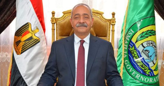محافظ الإسماعيلية يتابع موقف حصاد وتوريد القمح للصوامع والشون