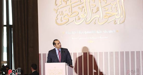 رئيس الأمانة الفنية يستعرض الإطار الزمنى للحوار الوطنى خلال كلمته بالجلسة الافتتاحية.. المستشار محمود فوزي: جميع أعضاء مجلس الأمناء لا يتمتعون بأى ميزة.. وراعينا التوازن بين جميع التيارات السياسية فى اللجان