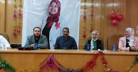 صحة الإسماعيلية تكرم مشرفة إدارة الأمومة والطفولة لبلوغها سن التقاعد