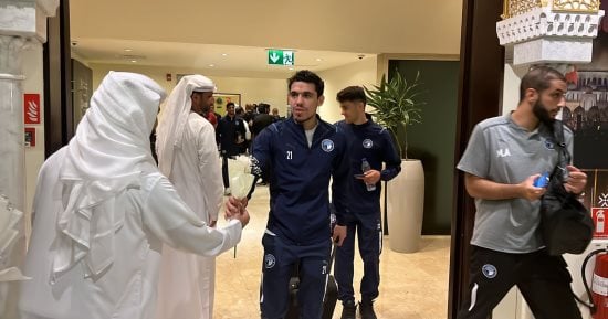 استقبال بالورود فى صالة كبار الزوار لبعثة بيراميدز فى أبوظبي.. صور