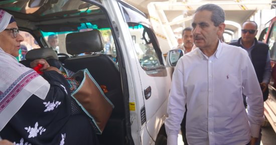 محافظ الغربية يجرى جولة تفقدية بالمواقف لمتابعة الالتزام بالتعريفة الجديدة