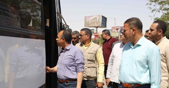 نائب محافظ المنيا: وضع التعريفة داخل جميع المواقف وملصقات بالسعر على السيارات