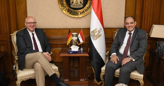 وزير الصناعة: نسعى لجذب المزيد من الاستثمارات الالمانية فى مجال صناعة السيارات