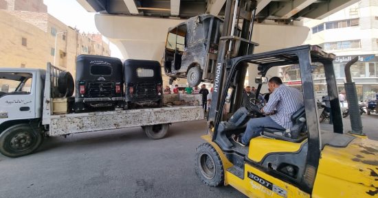 التحفظ على 8 مركبات توك توك ورفع إشغالات المحال فى حملات مكبرة بالطالبية