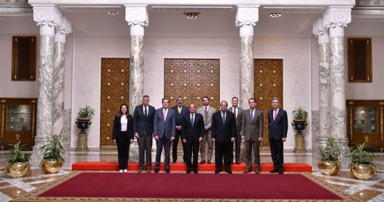 الرئيس السيسي يستقبل رئيس اللجنة الدائمة لشئون الاستخبارات بالنواب الأمريكى